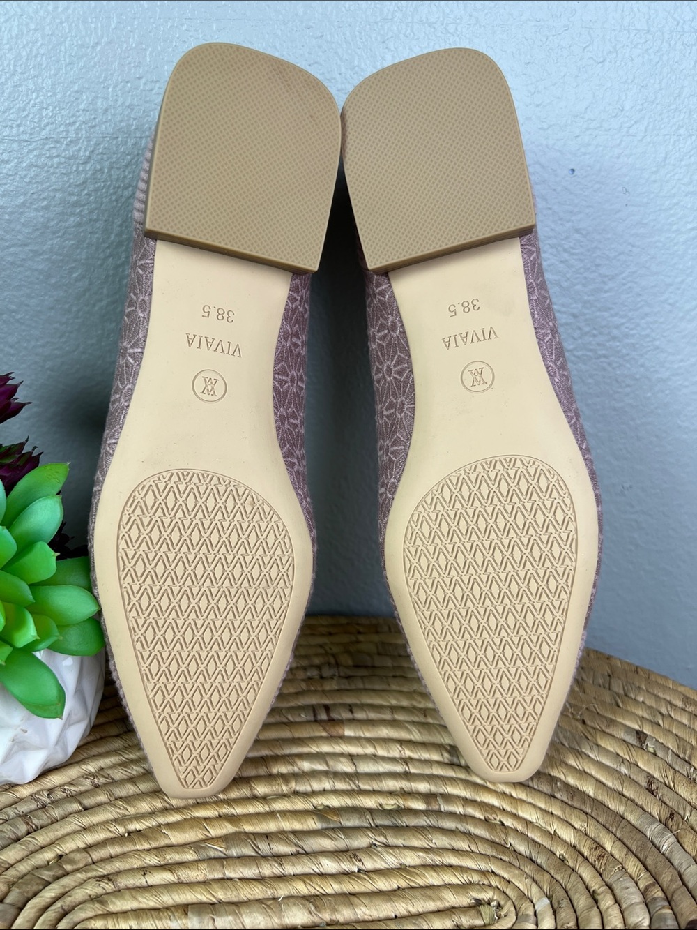 Vivaia Maelyn Mauve Lace Pointed Toe Flats with Cushioned Insole - Picture 10 of 12